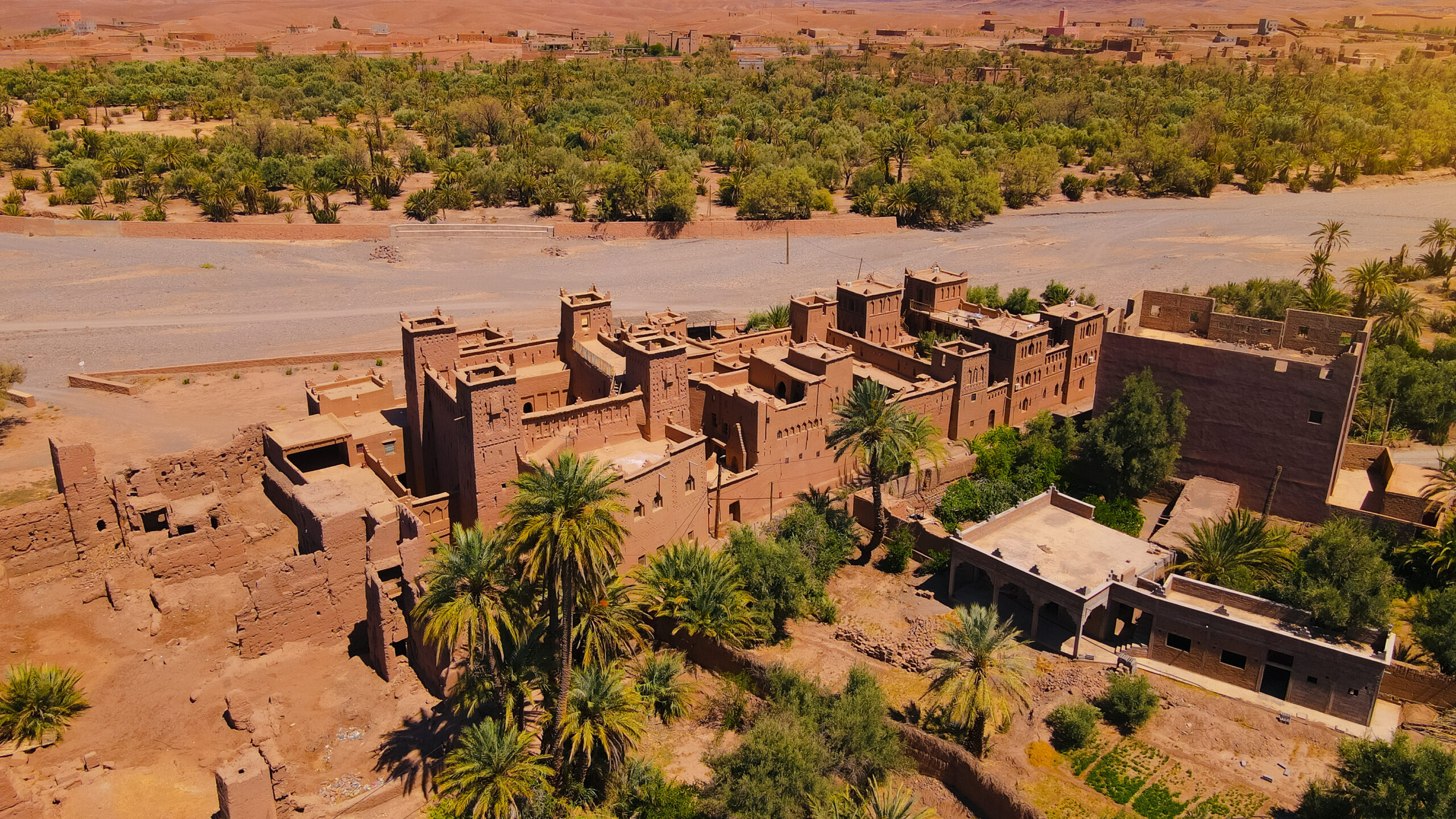 Aéroport  d’Ouarzazate, oasis et désert
